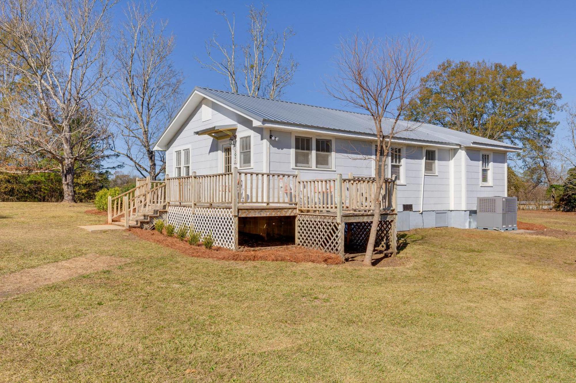 Quiet Grove Hill Cottage With Wraparound Deck! Eksteriør bilde