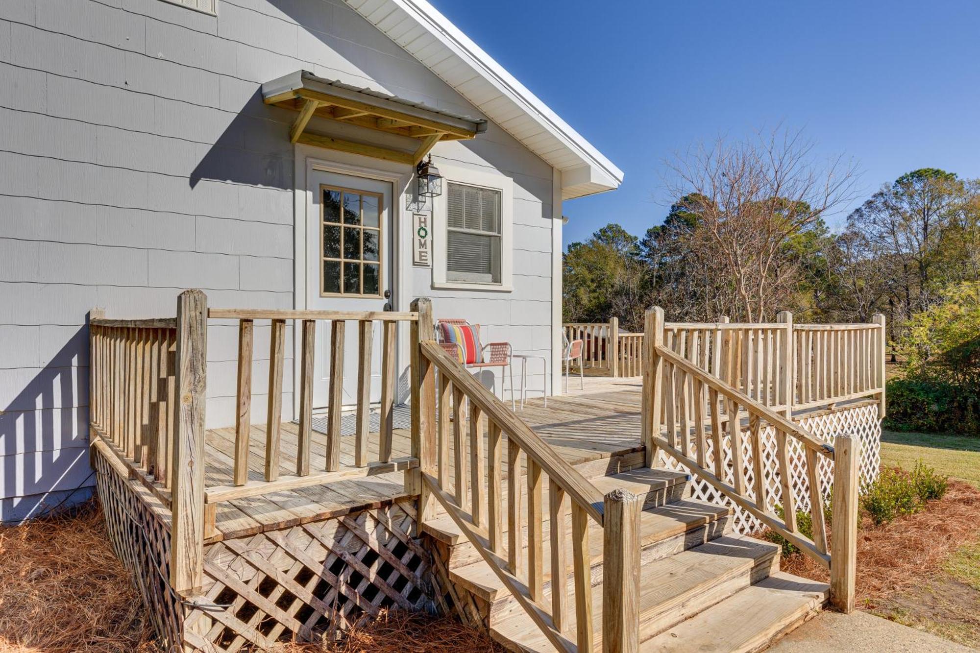 Quiet Grove Hill Cottage With Wraparound Deck! Eksteriør bilde