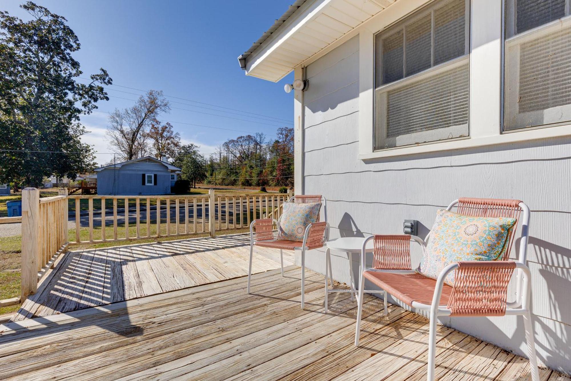 Quiet Grove Hill Cottage With Wraparound Deck! Eksteriør bilde