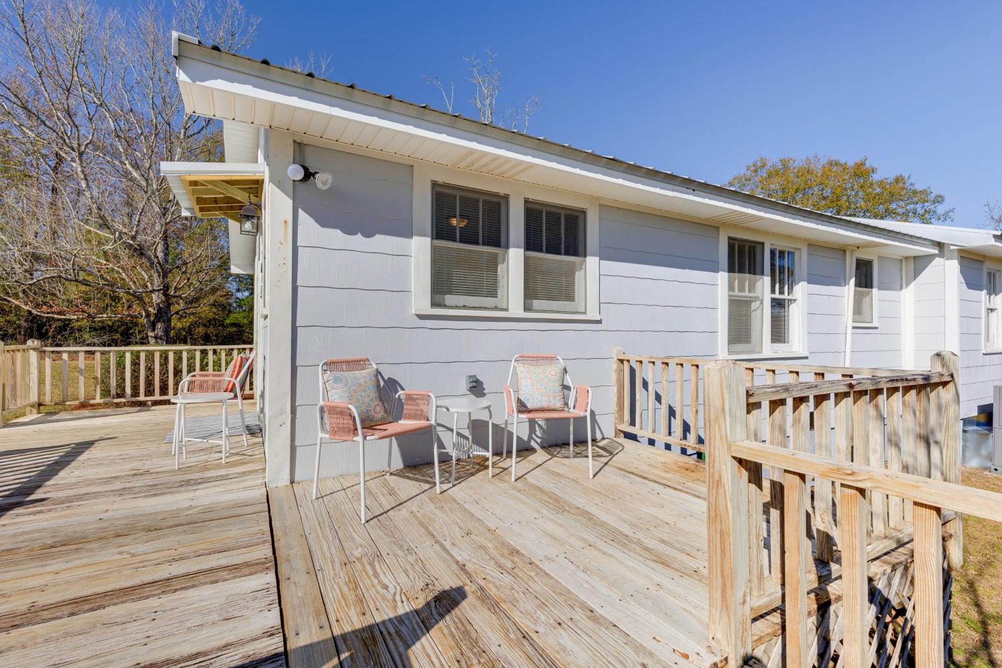 Quiet Grove Hill Cottage With Wraparound Deck! Eksteriør bilde